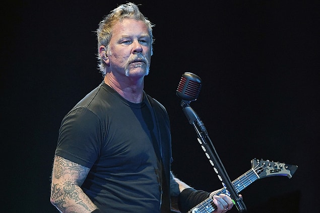 9. James Hetfield, 2001 yazında rehabilitasyona yatırılmış, sebebi alkol ve diğer bağımlılıklar olarak söylenmişti ve daha sonra diğer bağımlılıklardan kastın çikolata olduğu açıklanmıştır.