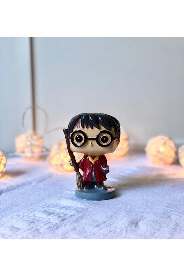 2. Harry Potter köşenize çabucak uyum sağlayacak minik bir Potter figürü.