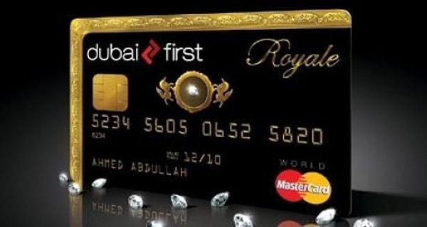 4. Lüksün göz doldurduğu Dubai'de bir finans kurumu müşterilerine elmasla süslenmiş bir kredi kartı sunuyor.