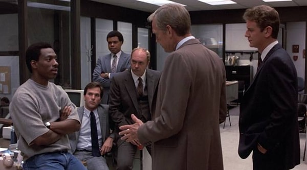 13. Когда полицейский близок к раскрытию дела, его обязательно отстраняют. И все игнорируют это