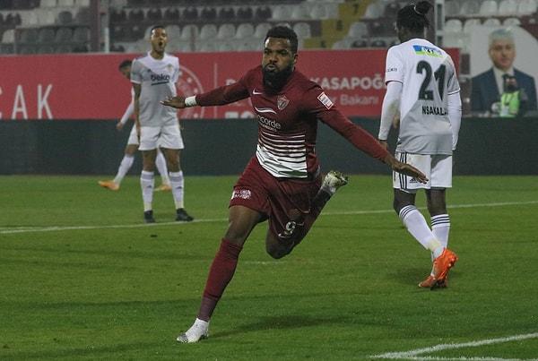 Aboubakar'ın golünden yalnızca 1 dakika sonra, dakika 7'de Hatayspor, Boupendza'nın attığı golle durumu 1-1'e getirdi.