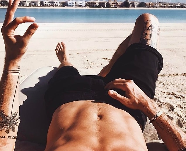 Cinsel içerikli mesajlaşma diyoruz fakat yazarak sexting yapmak zorunda da değilsin. Herkesin fotoğraf atıp mesajlar attığı bu dünyada sen de ses kaydını deneyebilirsin. Tabii sesini değiştirmeden...