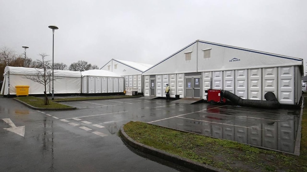 İngiltere'de Eski Uçak Hangarı Morga Dönüştürülüyor