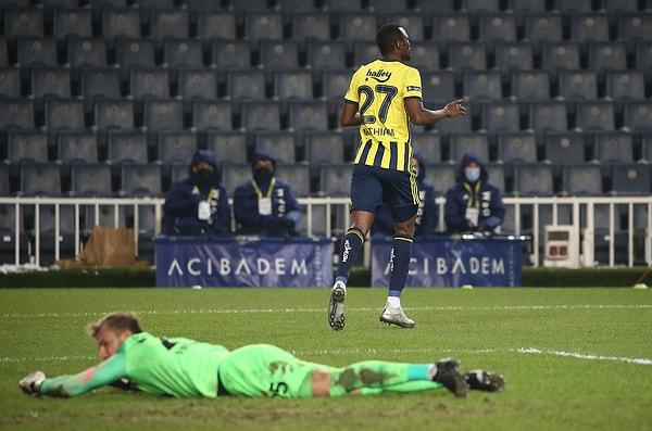 28'de Fenerbahçe, Thiam'ın attığı golle 1-0 öne geçti.