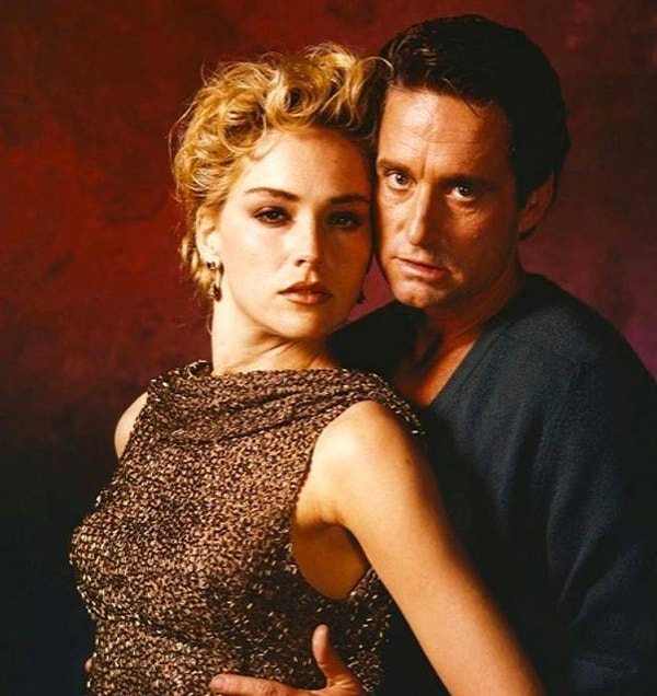 3. Майкл Дуглас и Шерон Стоун (детектив Ник Каррэн и Кэтрин Трамелл в фильме "Основной инстинкт") в 1992 году:
