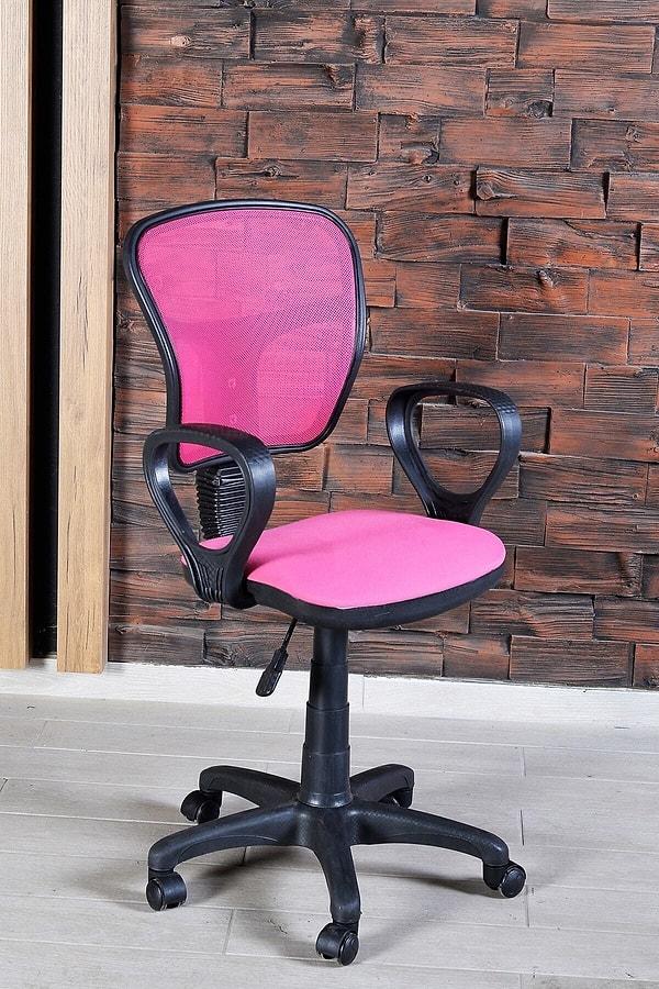 4. Pembe bir ofis sandalyesinin çözemeyeceği şey yok!