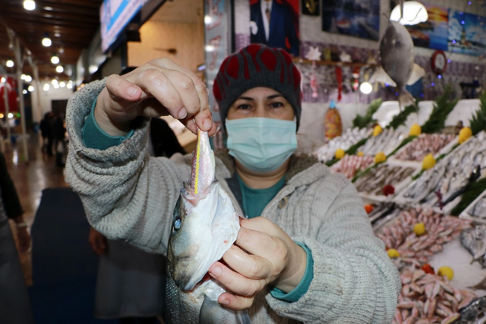 Balıkta Boya ve Ağırlık Hilesi! Daha Ağır Gelsin Diye Yaptıkları Yöntem Şaşkınlık Yarattı