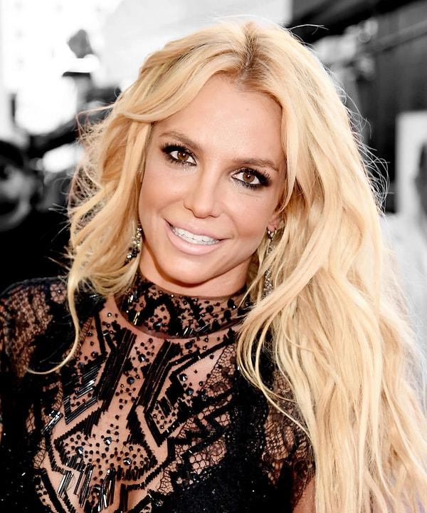 14. Gelelim parfümlere... Parfüm konusunda en başarılı isimlerden biri bence Britney Spears...