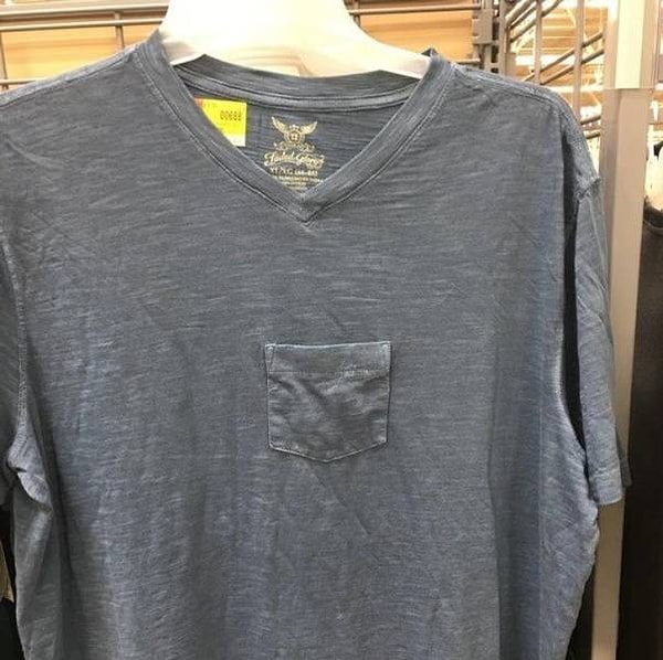 10. "А ведь этот кармашек расположен даже не по центру!"