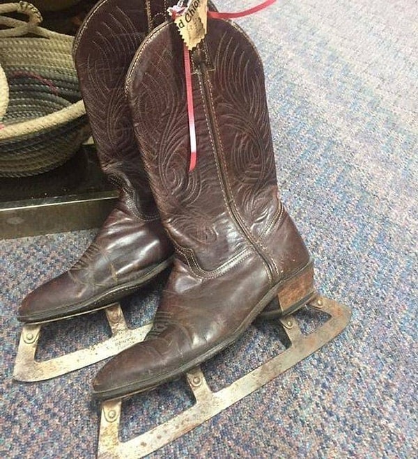 13. "Когда ты не хочешь выходить из образа прожжённого ковбоя, даже на льду".