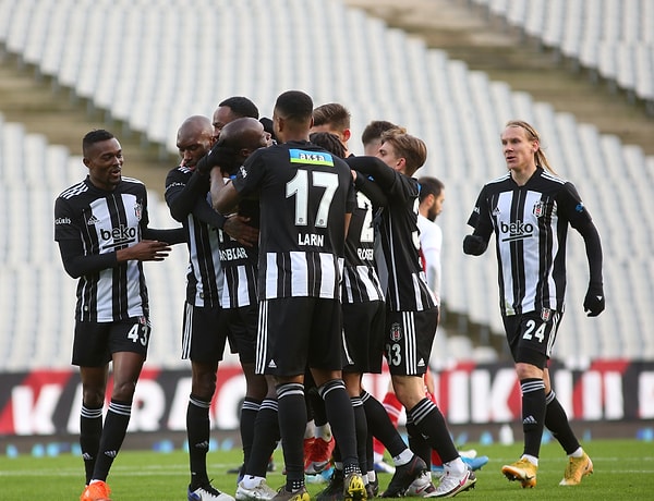 İlk yarı Beşiktaş'ın 1-0 üstünlüğüyle sona erdi.