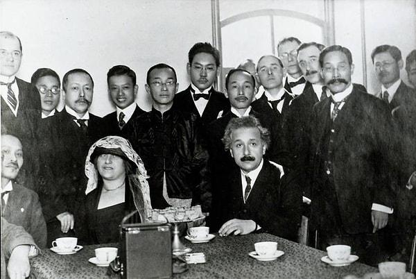 1922'de bir konferans için Tokyo'ya giden Einstein, kısa zaman önce Nobel kazandığını öğrenmişti.