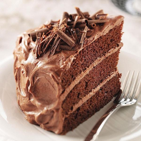 3. Çikolatalı Yaş Pasta Tarifi: