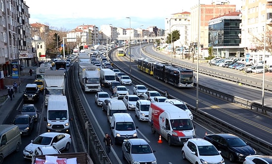 Kısıtlamaya Rağmen D-100'De Şaşırtan Trafik