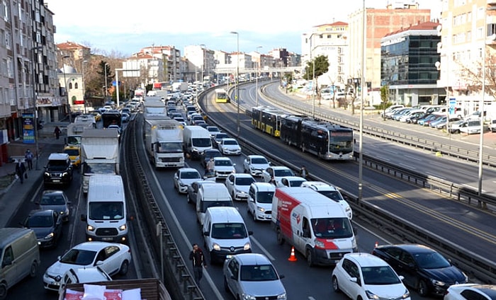 Kısıtlamaya Rağmen D-100'De Şaşırtan Trafik