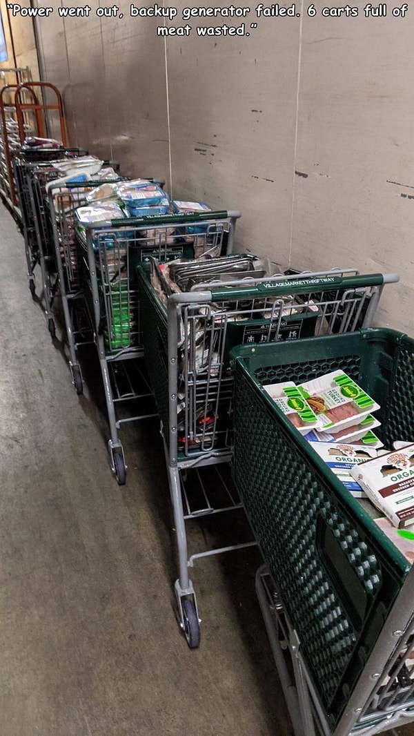 5. "Отключили электричество, а запасной генератор тоже сломался. 6 тележек мяса - в пропасть".