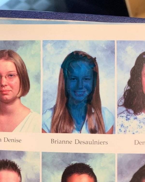 19. Бри Ларсон в школьном альбоме за 7 класс.