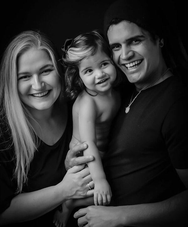 Эта особенность есть и у нее, и, видимо, это семейное.