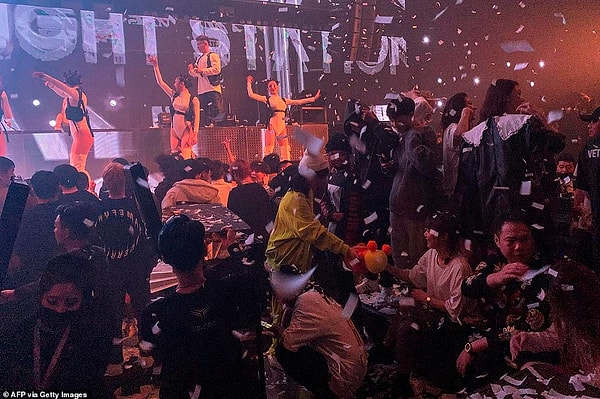 Возмущает и тот факт, что Китай был единственной крупной мировой экономикой, которая в прошлом году выросла, поскольку другие страны пострадали от воздействия вируса, который спровоцировала эта страна.