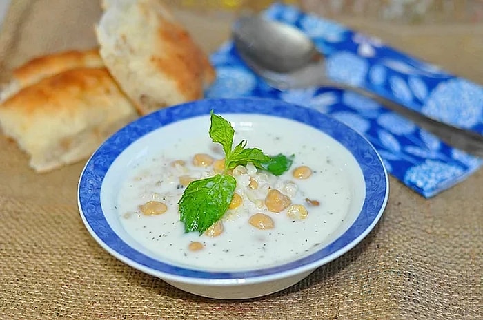 Hem Hafif Hem de Tok Tutan Ayran Aşı Çorbası Nasıl Yapılır?