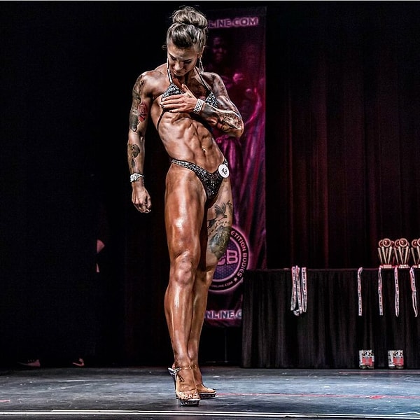 Также, девушка попробовала участвовать в соревнованиях по бодибилдингу.