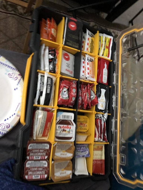 6. "У моего деда есть специальный чемоданчик для разных соусов".