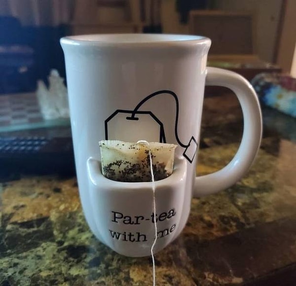 14. "С такой чашкой вам не нужно больше волноваться о том, куда день мокрый чайный пакетик".