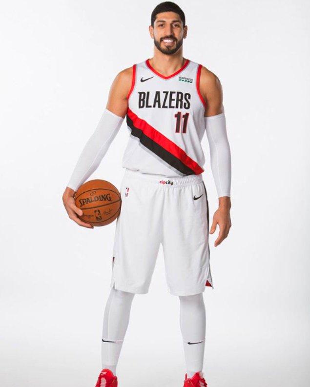 Tanımayanlar için Enes Kanter NBA'de forma giyen bir basketbolcu.