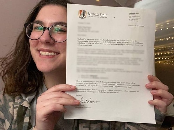 1. "Все детство я страдала от проблем со своим психическим здоровьем, из-за чего мне даже пришлось бросить среднюю школу. А сегодня меня зачислили в университет!"