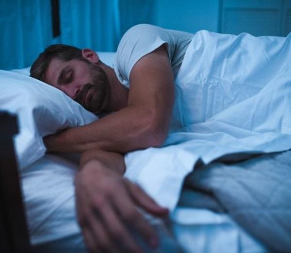 6. Eğer uyku problemi yaşıyorsanız her gün aynı saatte uyanın. Hafta sonları da dahil! Uyku düzeninizin ne kadar hızlı düzeldiğine inanamayacaksınız...