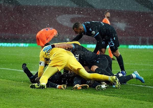 85. dakikada Trabzonspor'da Djaniny Ekuban'a şık pas attı Ekuban bu pası iyi değerlendirdi ve takımını 2-1 öne geçirdi maçta başka gol sesi çıkmayınca Trabzonspor Süper Kupa'nın sahibi oldu.