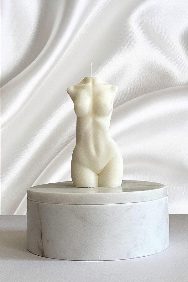 12. Aşk ve güzellik: Venüs vücut şeklinde dekoratif mumla evinize aşk dolu vanilya kokusu dolsun.