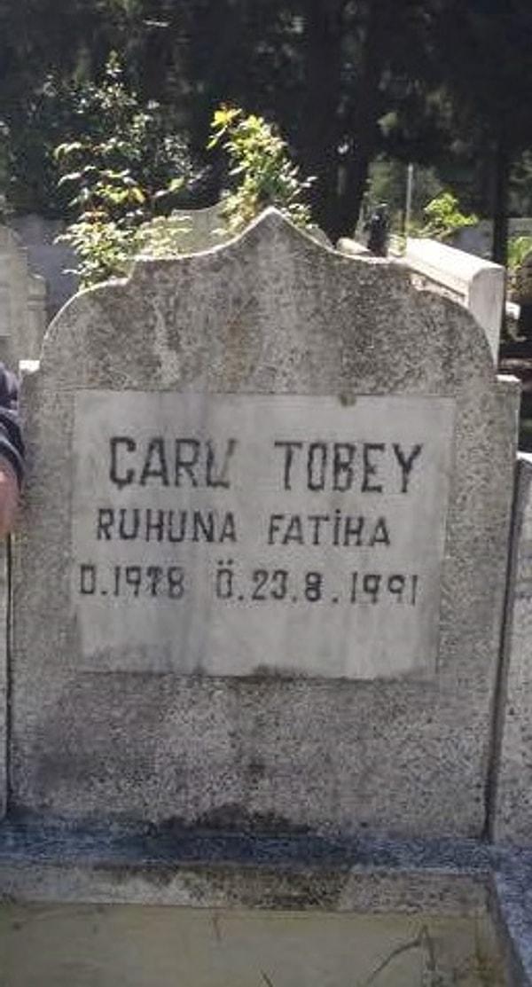 1991 yılında lenf kanseri teşhisi konan ve ardından hayatını kaybeden Tobey'in naaşı, yine Samsun'daki Kıranköy Mezarlığı'nda bulunuyor.