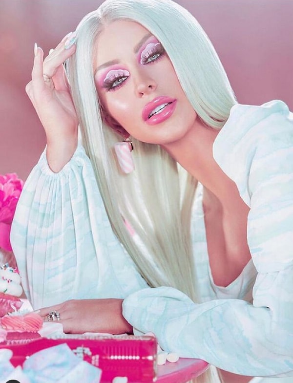 8. Девушка, что с вашей шеей и грудью...