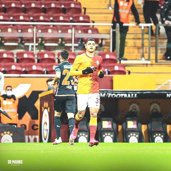 2. yarının başında oyuna giren Mostafa Mohamed, Galatasaray formasını ilk kez giymiş oldu.