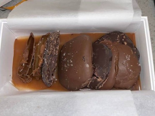 9. "Соленая карамель в шоколаде по-домашнему. Мда, над внешним видом мне еще работать и работать".