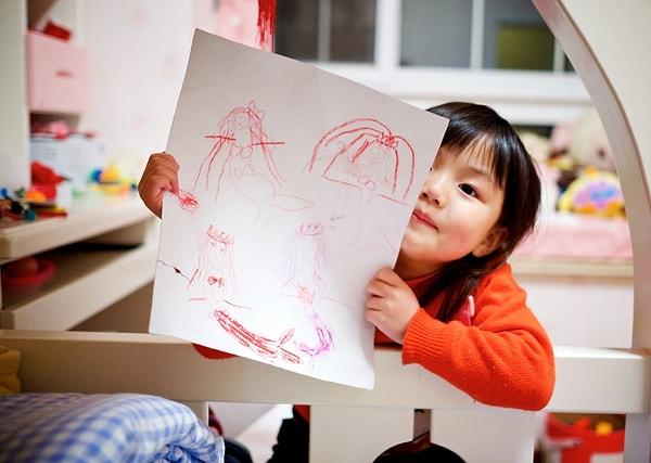 7. Küçük bir çocuk size çizdiği resmi gösteriyorsa resimde çizilen şeyin ne olduğunu tahmin etmeye çalışmayın.