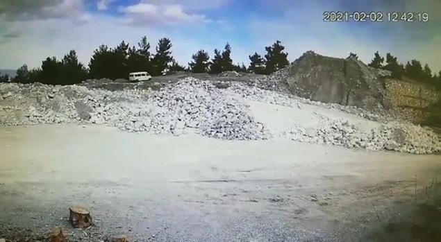 Jandarma Suç Araştırma Timleri (JASAT), şantiye çevresindeki güvenlik kamerası görüntülerini titizlikle inceledi.