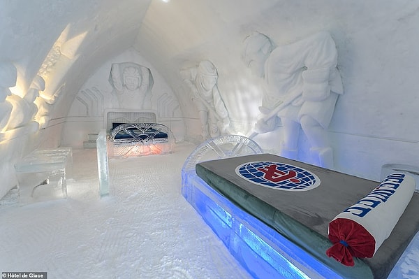 Один из 15 люксов этого года. Этот посвящен хоккею с шайбой и является данью ежегодному хоккейному турниру Pee-Wee в Квебеке, который был отменен из-за пандемии.