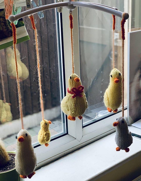 9. "Пробую побороть депрессию и установить контакт со своим малышом через вязание".