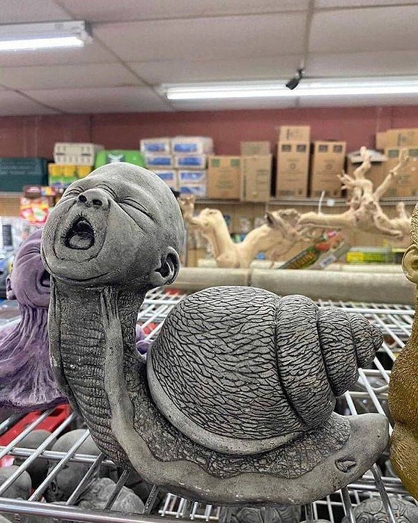 5. Милый элемент декора, который придаст настроения вашему саду, а заодно отпугнет непрошенных гостей.