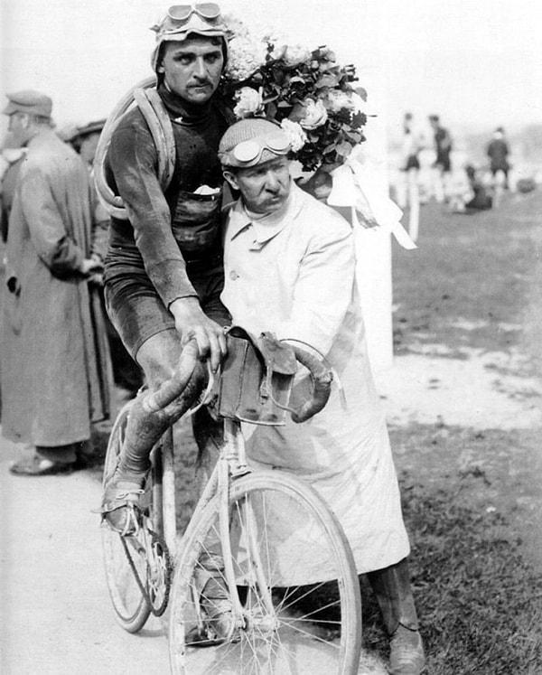 7. Bir yarış bisikletçisi olan François Faber, I. Dünya Savaşı esnasında eşinden bir mektup alır ve mektupta kızı olacağını öğrenir.