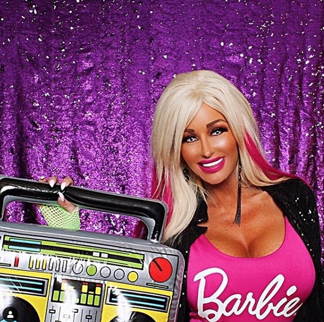 "Hangi kadın barbie vajinası istemez ki? Gençlik genç bir vajinayla başlar!"