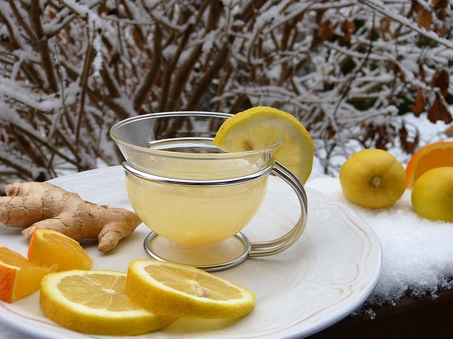 Limonlu su mide şişkinliği için birebir!