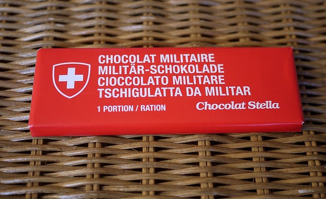 12. İsviçre'de reklamlarda ya da mağazalarda yazan tüm yazıların en az 3 farklı çevirisi bulunuyor.