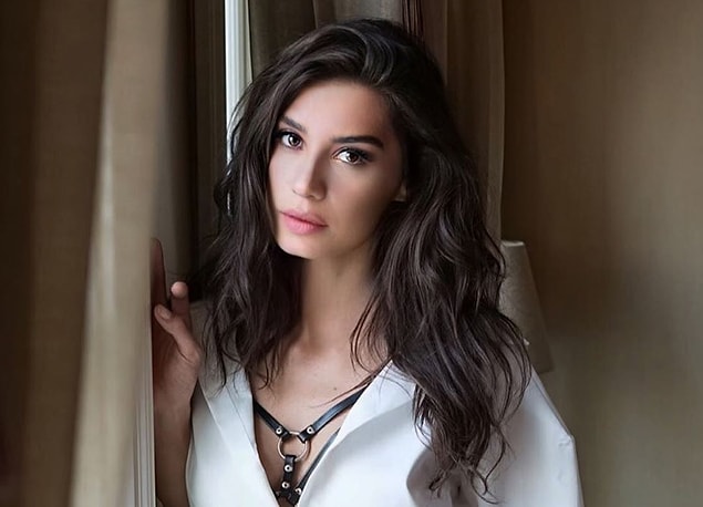 Burcu Kıratlı Kimdir?