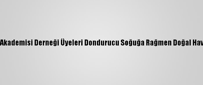 Beşminare Akademisi Derneği Üyeleri Dondurucu Soğuğa Rağmen Doğal Havuzda Yüzdü