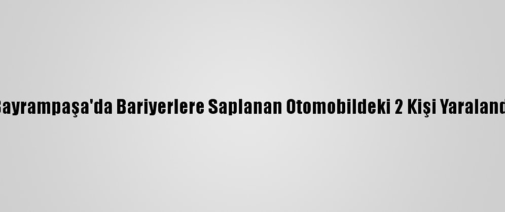 Bayrampaşa'da Bariyerlere Saplanan Otomobildeki 2 Kişi Yaralandı