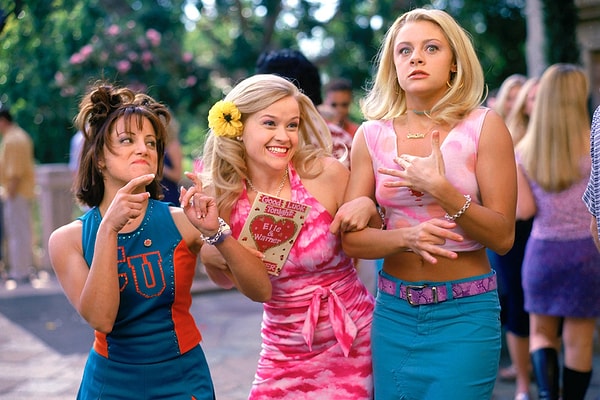 15. Bu Nasıl Sarışın / Legally Blonde (2001) IMDb: 6.3