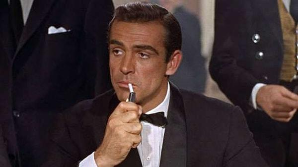 6. Sean Connery 21 yaşında kelleşmeye başladığı için bütün James Bond rollerinde peruk takmıştı.